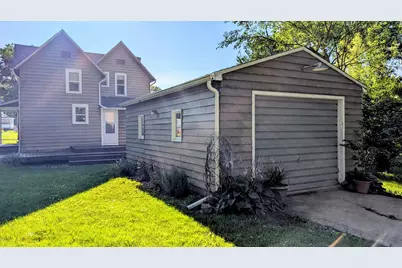111 N Wesley Avenue, Mount Morris, IL 61054 - Photo 2