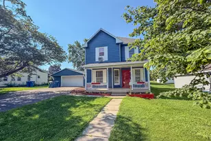411 E Seminary Ave, Hoopeston, IL 60942 - Photo 2