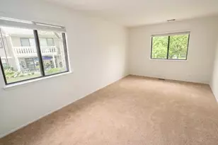 1327 Williamsburg Dr, Schaumburg, IL 60193 - Photo 6