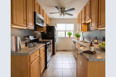 1327 Williamsburg Drive #D2, Schaumburg, IL 60193 - Photo 2