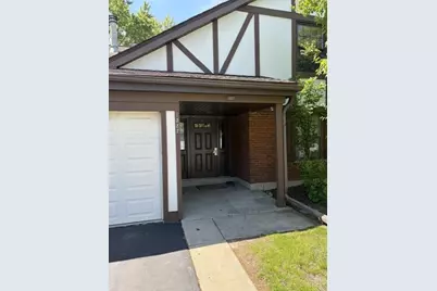 1327 Williamsburg Drive #D2, Schaumburg, IL 60193 - Photo 1