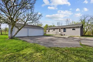 23007 Lovell Rd, Sycamore, IL 60178 - Photo 4