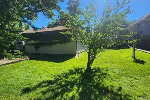 9346 S Woodlawn Ave, Chicago, IL 60619 - Photo 16