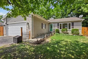 9970 W Oak Forest Dr, Beach Park, IL 60099 - Photo 2