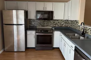 123 Holiday Ln, Hainesville, IL 60073 - Photo 6