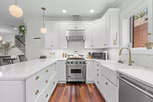 1955 W Barry St, Chicago, IL 60657 - Photo 4