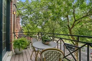 1955 W Barry St, Chicago, IL 60657 - Photo 6
