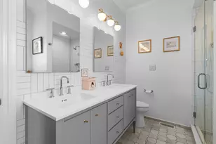 1955 W Barry St, Chicago, IL 60657 - Photo 16