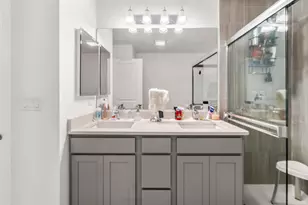 218 Timberleaf Cir, Roselle, IL 60172 - Photo 20