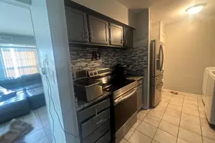 1395 S Glen Cir, Aurora, IL 60506 - Photo 4