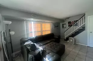 1395 S Glen Cir, Aurora, IL 60506 - Photo 2