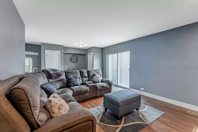 9144 S Utica Avenue, Evergreen Park, IL 60805 - Photo 8