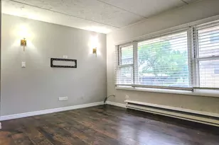 9907 W 58th St, Countryside, IL 60525 - Photo 2