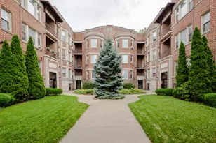 431 E Oakwood Blvd, Chicago, IL 60653 - Photo 1