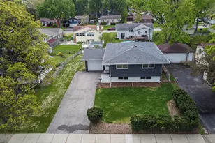 2541 75th St, Woodridge, IL 60517 - Photo 2