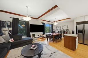 212 E 44th St, Chicago, IL 60653 - Photo 4