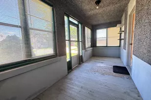 637 Crosat St, Lasalle, IL 61301 - Photo 6