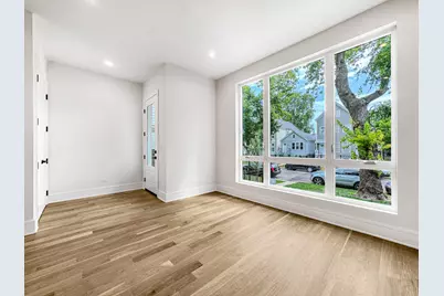 1728 N Sawyer Avenue #Front, Chicago, IL 60647 - Photo 2