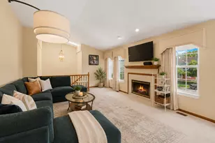 911 Sparta Ct, Vernon Hills, IL 60061 - Photo 2
