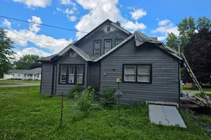 702 Locust St, Carthage, IL 62321 - Photo 8