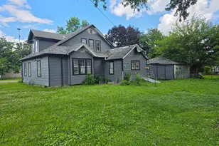 702 Locust St, Carthage, IL 62321 - Photo 6
