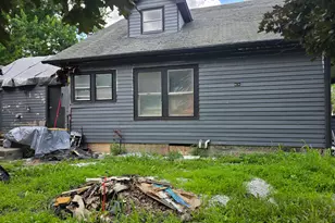702 Locust St, Carthage, IL 62321 - Photo 4