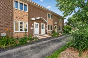 613 E 3rd St, Lockport, IL 60441 - Photo 34