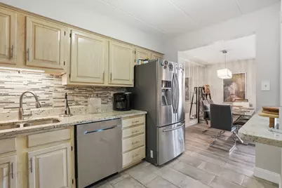 6443 Clarendon Hills Road #402, Willowbrook, IL 60527 - Photo 6