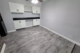 220 S Roselle Rd, Schaumburg, IL 60193 - Photo 4