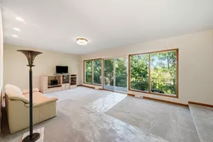 9041 S 84 Ct, Hickory Hills, IL 60457 - Photo 6