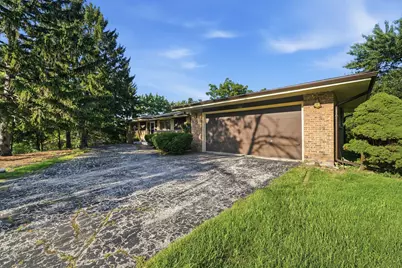 9041 S 84 Court, Hickory Hills, IL 60457 - Photo 2