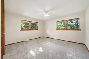 9041 S 84 Ct, Hickory Hills, IL 60457 - Photo 16