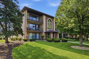 15128 Evergreen Dr, Orland Park, IL 60462 - Photo 2