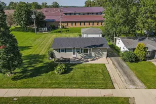 147 E 5th St, Manteno, IL 60950 - Photo 4