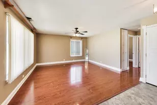 1313 Cove Dr, Prospect Heights, IL 60070 - Photo 4