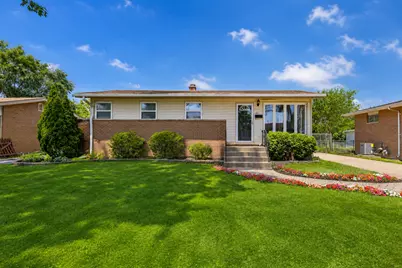 322 E Alden Drive, Addison, IL 60101 - Photo 1