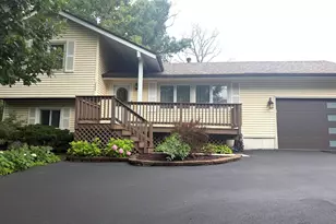 209 Rivers Dr, Lake Bluff, IL 60044 - Photo 1