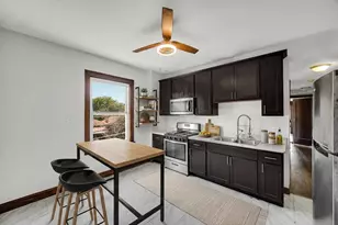 10645 S Prairie Ave, Chicago, IL 60628 - Photo 14