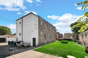 10645 S Prairie Ave, Chicago, IL 60628 - Photo 26