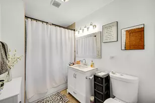 10645 S Prairie Ave, Chicago, IL 60628 - Photo 22