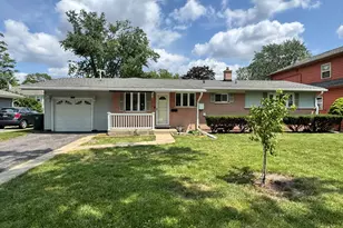 1215 N Wilke Rd, Arlington Heights, IL 60004 - Photo 1