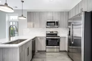 825 E 61st St, Chicago, IL 60637 - Photo 4
