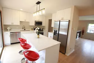 7523 Nottingham Dr, Tinley Park, IL 60477 - Photo 2