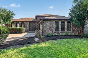 216 W Kimbell Ave, Elmhurst, IL 60126 - Photo 2