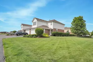2733 Foxwood Dr, New Lenox, IL 60451 - Photo 2