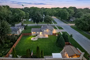 1236 Sandpiper Ln, Naperville, IL 60540 - Photo 2