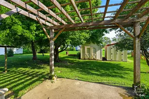 705 E Rosewood St, Watseka, IL 60970 - Photo 32