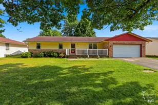 705 E Rosewood St, Watseka, IL 60970 - Photo 1