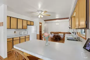 705 E Rosewood St, Watseka, IL 60970 - Photo 6