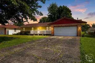 705 E Rosewood St, Watseka, IL 60970 - Photo 2